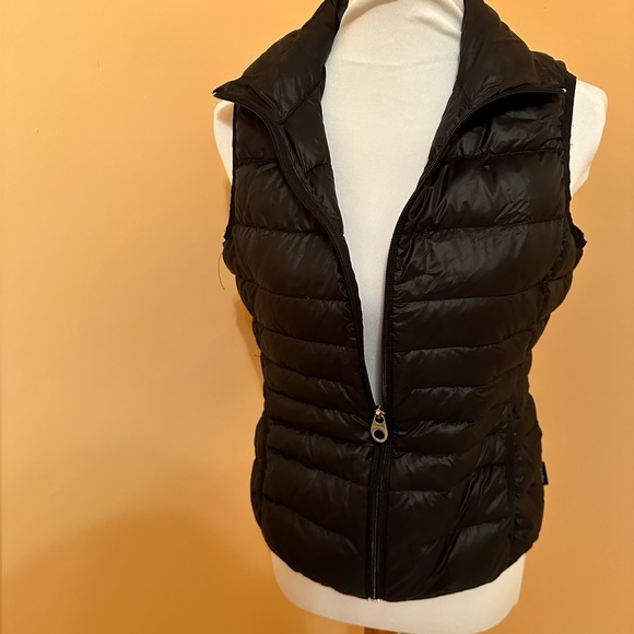 Calvin Klein Lightweight Packable Down Vest - Picture 3 of 7